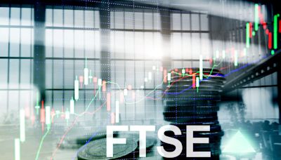 FTSE 100 Consolidates, S&P 500 Faces Critical Test, Earnings Ahead