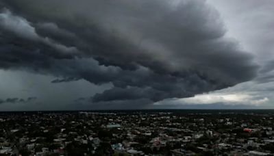 Captan impresionantes imágenes de cómo se veía el cielo en Chetumal previo a la formación de la Tormenta Tropical Alberto