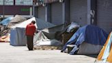 California ordena desmantelar campamentos de personas sin techo | El Universal
