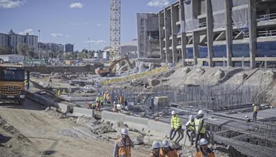 Subcontratas del Camp Nou obligan a sus trabajadores a devolverles el dinero aflorado por Inspección: 'Si no lo haces, no trabajas'