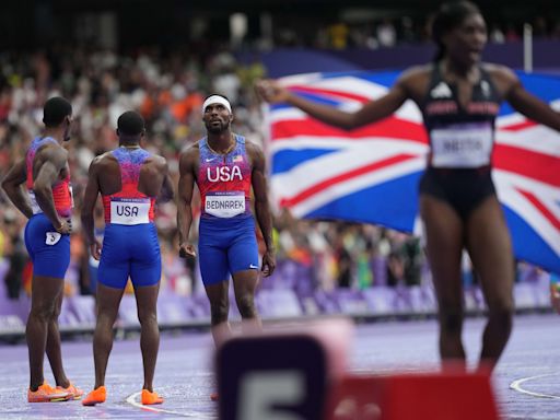 US men disqualified from 4x100 relay after botched handoff