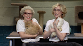 SNL: Billie Eilish, Kate McKinnon Trade Cats for Christmas