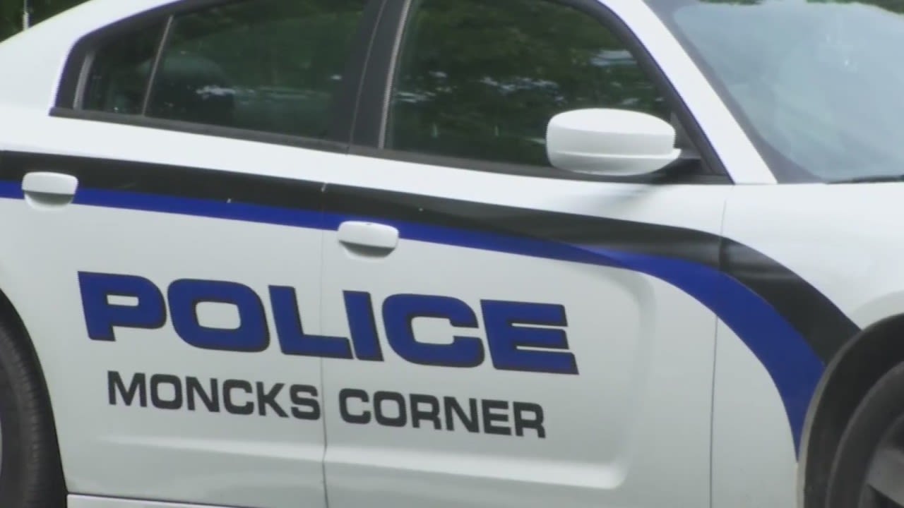 Wednesday night shooting outside Parker’s Kitchen in Moncks Corner leaves 2 injured