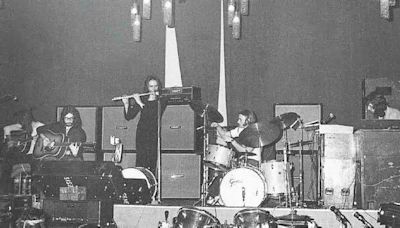 I Genesis in Italia: «Peter Gabriel, Tony Banks, Mike Rutherford, Steve Hackett e Phil Collins nel 1972 ad Adria, eravamo in cento»