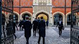 Eton bans smartphone for new pupils and will issue boys