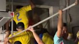 El impactante video de los hinchas colombianos que entraron al estadio por los conductos de ventilación