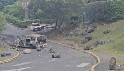 Macron viaja a Nueva Caledonia para recuperar el control en el archipiélago