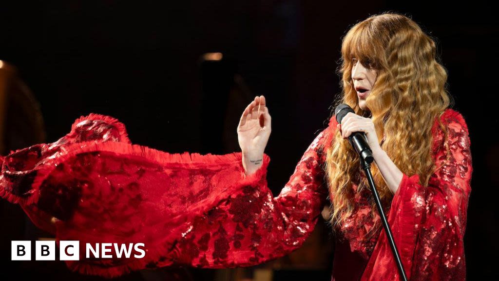 Florence + The Machine paints the Proms blood red