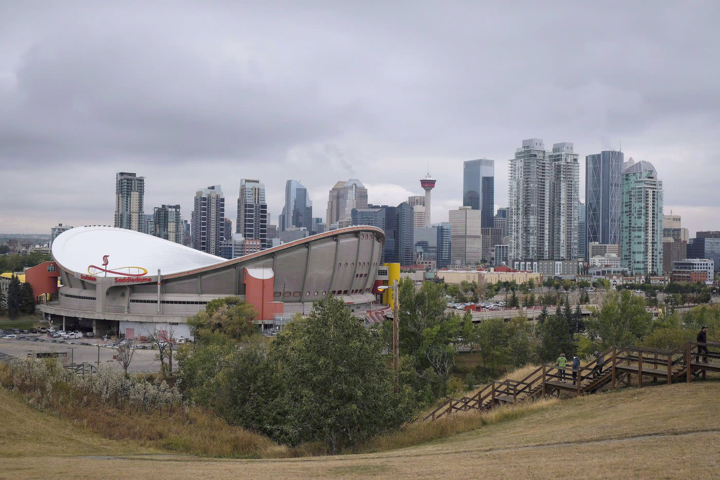 Calgarians told not to have showers, baths after critical water main break