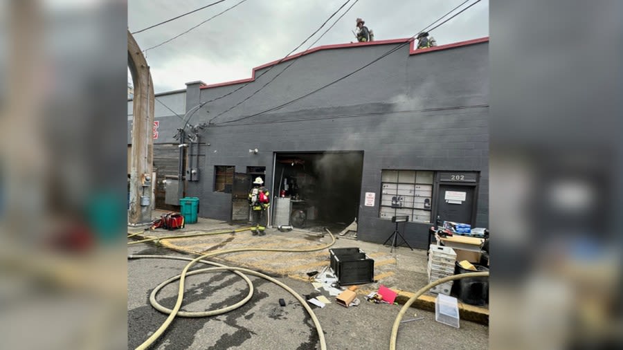 Firefighters extinguish 2-alarm blaze at Smokin Oak BBQ in Vancouver