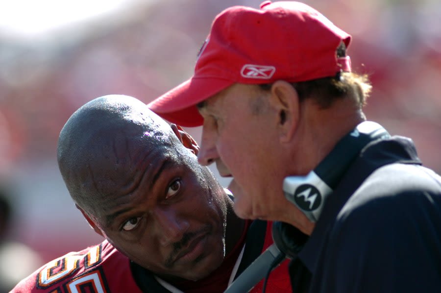 Longtime NFL, college defensive coordinator Monte Kiffin dies at 84