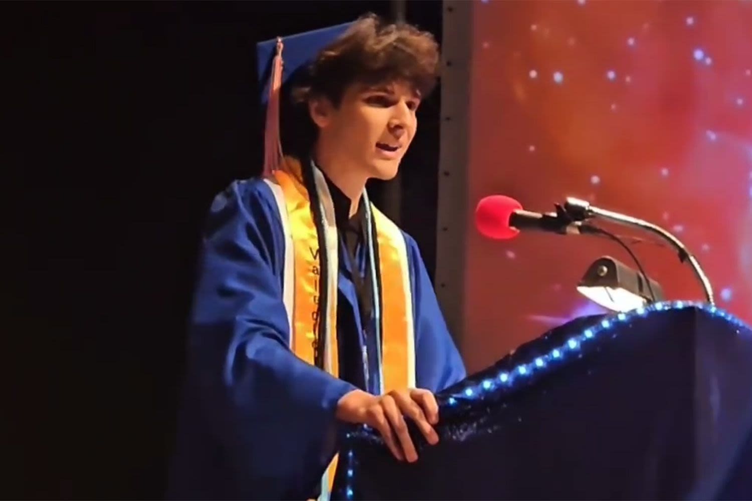 High School Valedictorian Gives Moving Speech Hours After Dad’s Funeral: 'I'm Going to Do It For Him'