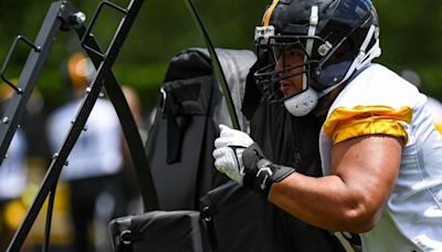 The Steelers' offensive tackle situation is becoming more complicated than it needs to be