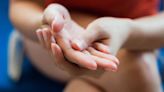 Una técnica sencilla puede ayudar a quienes se muerden las uñas, se pellizcan y tienen otras conductas repetitivas centradas en el cuerpo, según una investigación