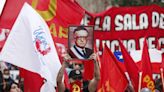 Miles de personas homenajean a Allende en el 49 aniversario de golpe en Chile