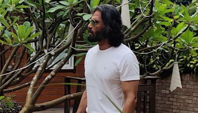 Suniel Shetty turns to gardening session for therapy