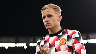 Donny van de Beek confirms Manchester United exit in emotional farewell message to fans