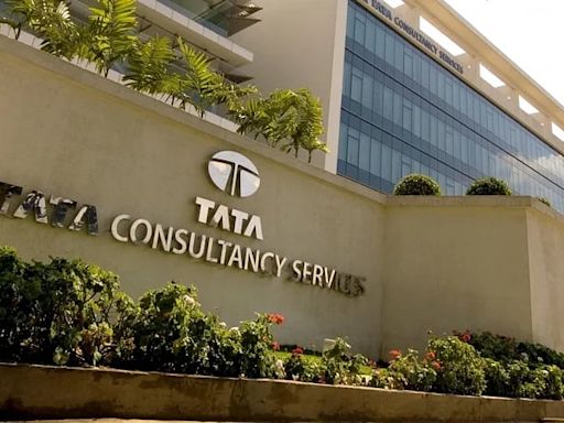 TCS Shares Slump Over 1% A Week Before Q1 Earnings