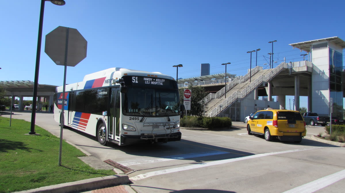 METRO shelves University Corridor bus-rapid transit project once touted as ‘transformational’ | Houston Public Media