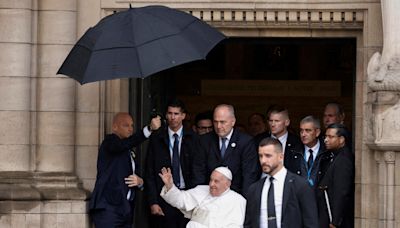 El Papa llegó a Bélgica: poco antes, en Luxemburgo, advirtió al mundo “sobre lo trágicos caminos de la guerra que se están viviendo”