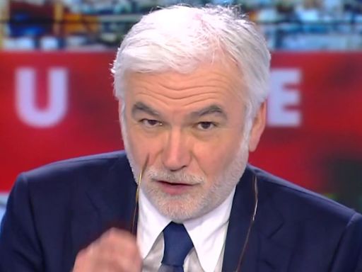 "'C ce soir' en campagne contre le Rassemblement national" : Sur CNews, Pascal Praud prend pour cible l'émission de Karim Rissouli sur France 5