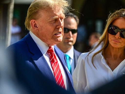 Trump desea feliz cumpleaños a Melania mientras es juzgado por escándalo con actriz porno