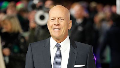 Família de Bruce Willis faz 'tudo que é possível' para cuidar do ator, diz M. Night Shyamalan
