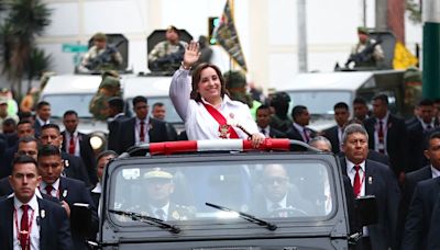La polémica respuesta de Dina Boluarte luego de ser llamada “corrupta” por ciudadanos durante la Parada Militar 2024