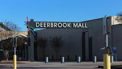 Hook Up Fashions coming soon to Deerbrook Mall