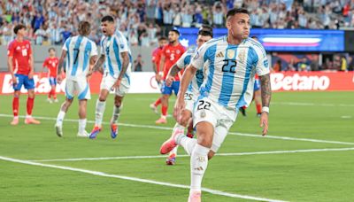 Con su grito ante Chile, Lautaro Martínez sigue escalando en la tabla de máximos goleadores y quedó a tiro de dos figuras históricas