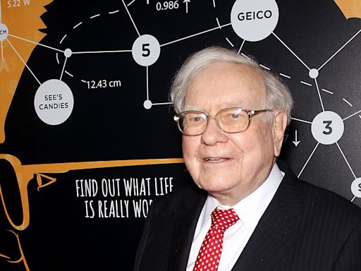 3 Money Moves Warren Buffett Made Writing His Will