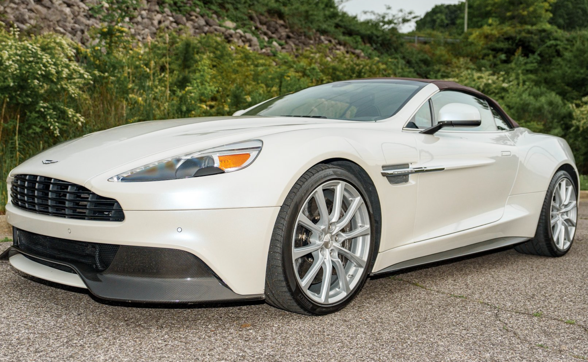 ‌This Gorgeous Aston Martin Vanquish Volante Will Find a New Home This Month