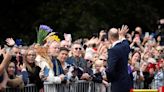 Mundo "se unirá" para funeral da rainha Elizabeth; milhares fazem fila de quilômetros