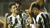 Botafogo supera o Vitória no Barradão e pula para o topo do Brasileirão