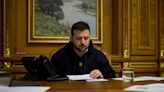 Partido de Zelenskiy expulsa parlamentar por viagem à Tailândia durante guerra