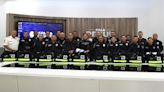 Equipan a policías y bomberos paramédicos con kits de primeros auxilio