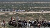 Miles de jinetes honran al héroe mexicano Pancho Villa con cabalgata de 600 kilómetros
