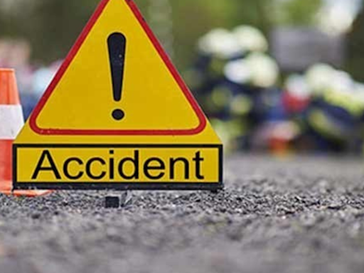 Driver killed, 16 persons injured as bus rams into truck in Chhattisgarh | Raipur News - Times of India