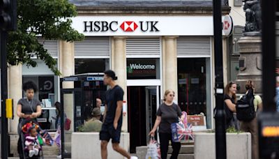 Britain’s biggest banks slump after interest rate cut