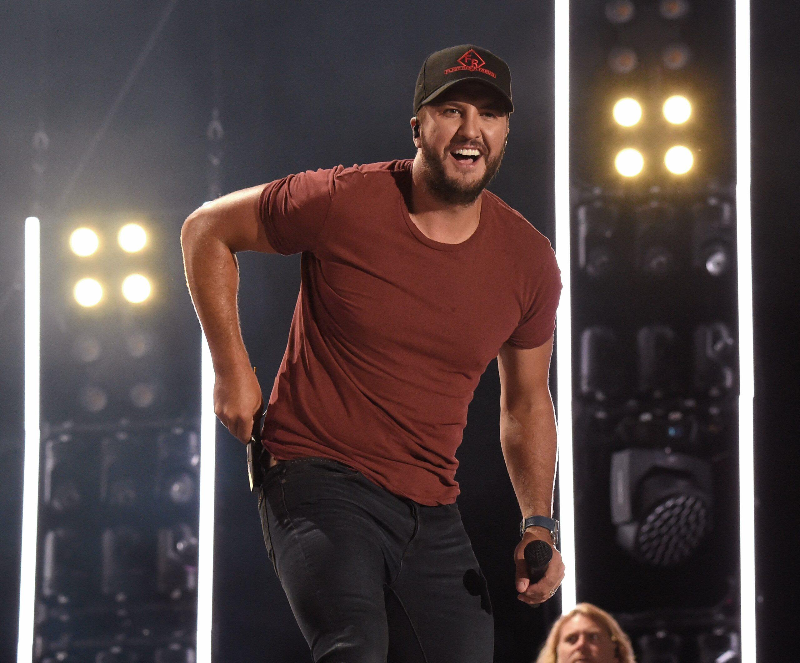 Luke Bryan Takes A Tumble On Stage, Puts Footage Of Fall On Big Screen!