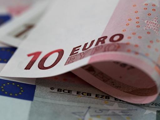 Euro Holds Gains Against Dollar Despite Sharp EUR/JPY Fall