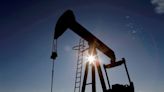 Petróleo baja tras prohibición rusa de exportar combustible y panorama de aumentos de tasas