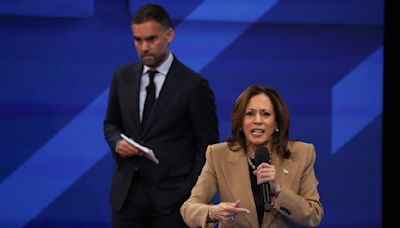 Harris Town Hall Moderator Debunks Crazy New Teleprompter Claim