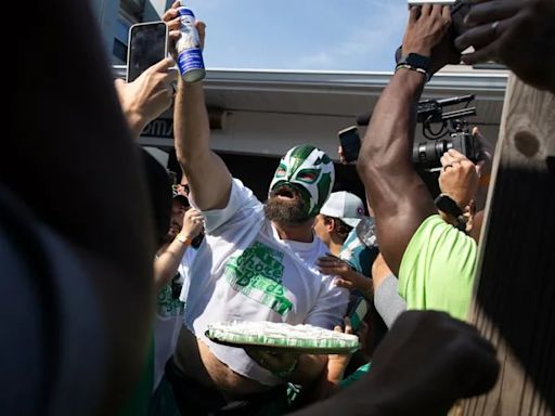 Jason Kelce took over Sea Isle again. Here are some highlights from his celebrity bartending event.