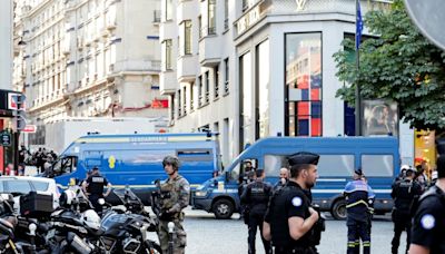 Attaque au couteau à Paris: l'agresseur soupçonné d'un meurtre une heure plus tôt à Courbevoie