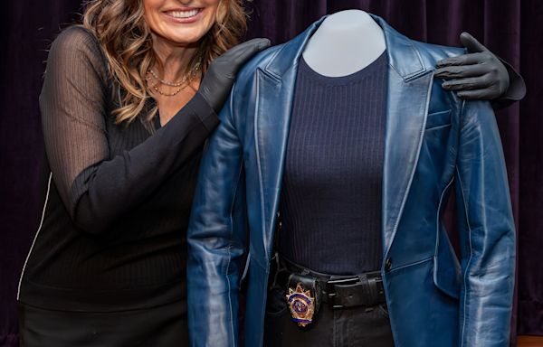 ‘Law & Order: SVU’ detective’s costume joins Smithsonian collection