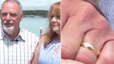 Una pareja recuperó el anillo de bodas que había perdido en un lago hace más de 25 años