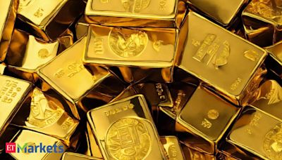 Gold clings to record high on growing US rate-cut bets - The Economic Times