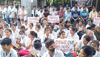 Dharna by junior doctors hits OPDs in Raiganj Government Medical College & Hospital