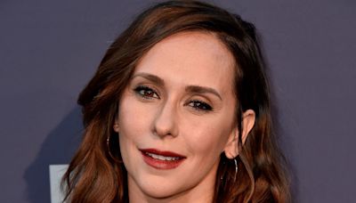 9-1-1 star Jennifer Love Hewitt returns to Lifetime for a brand new Christmas project – with her husband and three kids